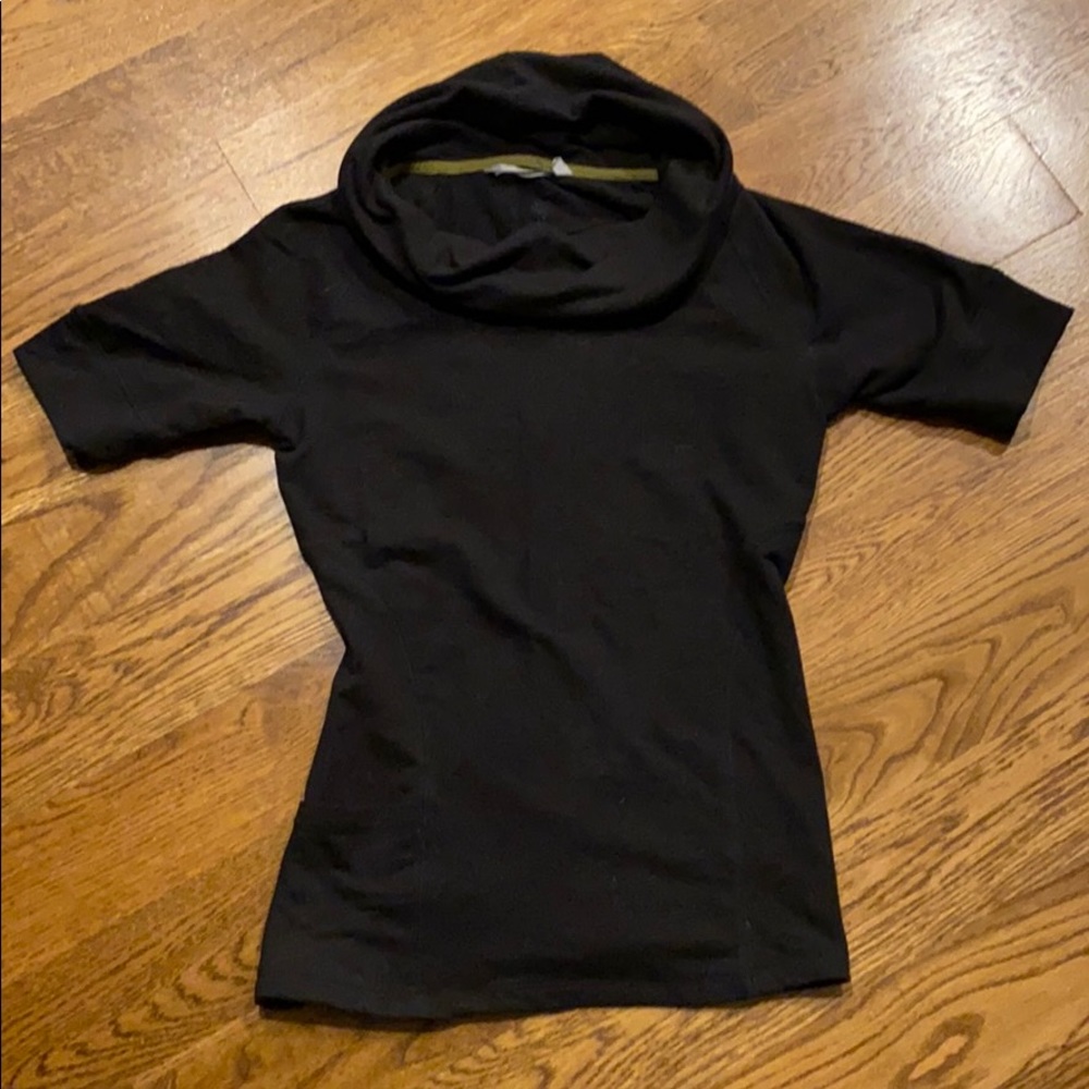 Athleta black top